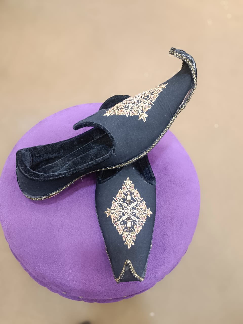 Matching black khussa